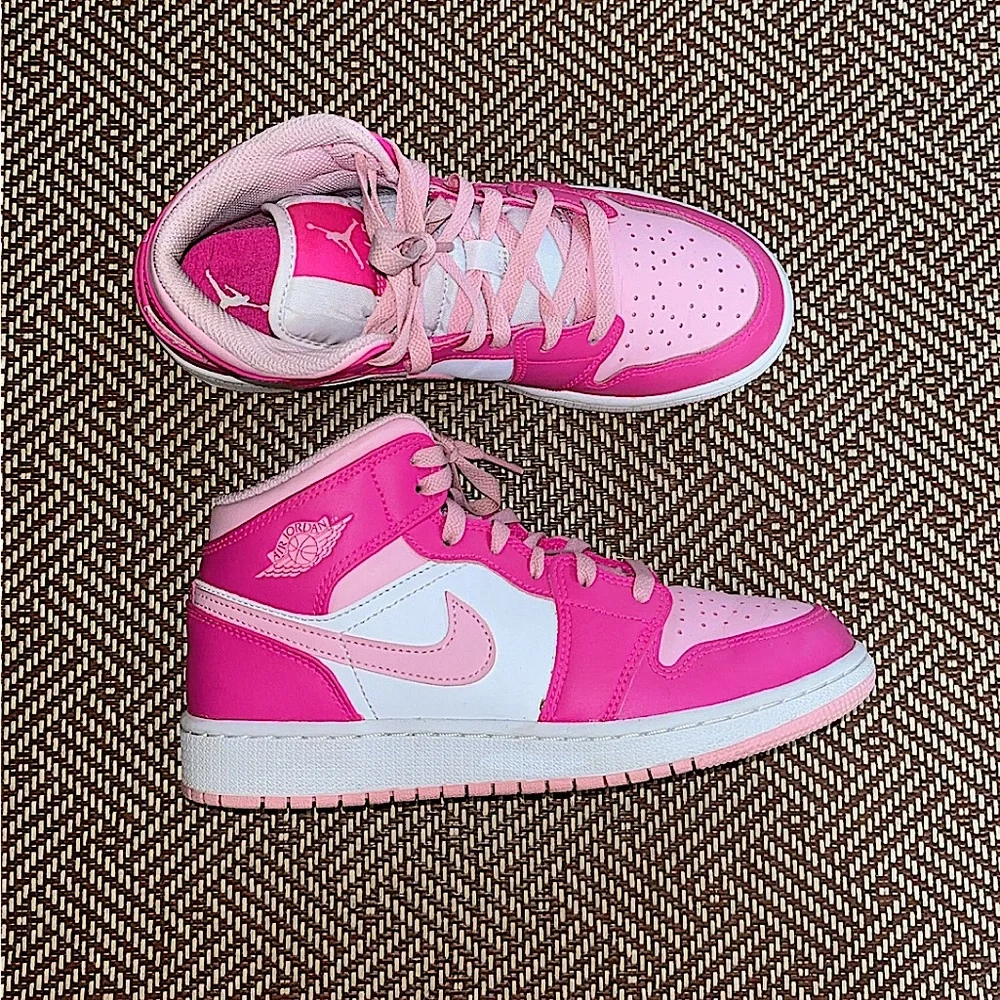 Nike Air Jordan White and Pink - Picture 1 of 9